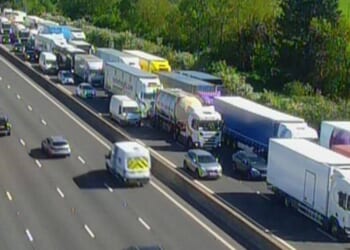 M1 traffic LIVE: Chaos UK motorway after huge pile up - 65min delays | UK | News