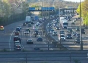 M25 traffic LIVE: Chaos on major UK motorway after car and lorry crash | UK | News
