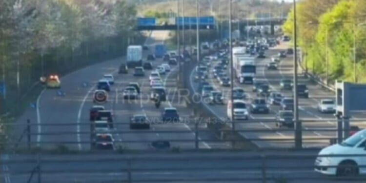 M25 traffic LIVE: Chaos on major UK motorway after car and lorry crash | UK | News