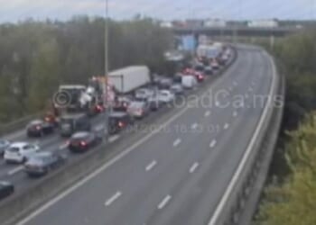 M25 traffic LIVE: Motorway blocked after crash with queues for miles | UK | News