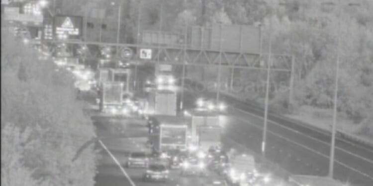 M4 traffic RECAP: Closure both ways as emergency services rush to scene | UK | News