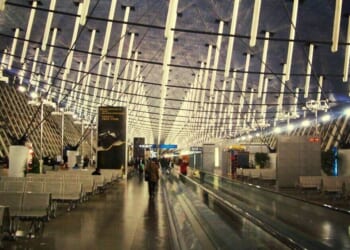 Major airlines cancel 23 flights and delay 483 more with passengers stranded | World | News