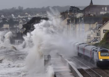 Met Office issues 18-hour power cut warnings for 31 areas on Saturday | Weather | News