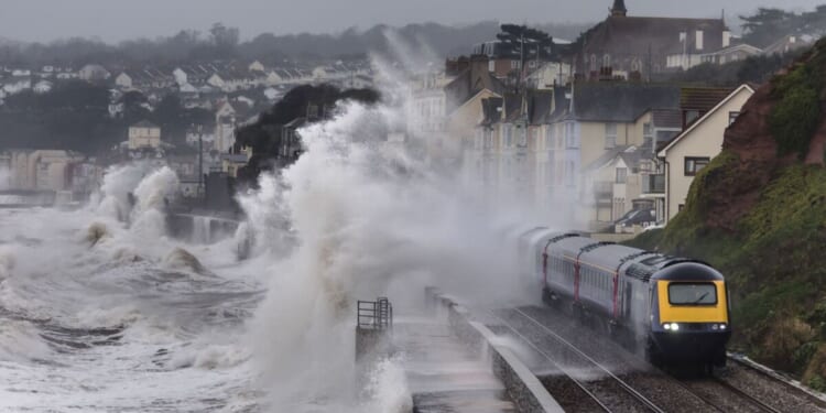 Met Office issues 18-hour power cut warnings for 31 areas on Saturday | Weather | News