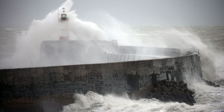 Met Office issues 18 hour weather warnings for 57 areas | Weather | News