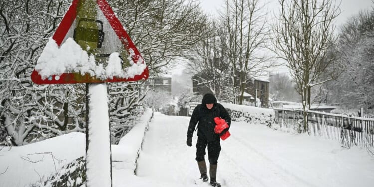 Met Office names UK area facing 20cm snow barrage in new Easter weekend forecast | Weather | News