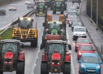 Northern Ireland fuel protests LIVE as tractors swarm Belfast: 'we’re being extorted' | UK | News