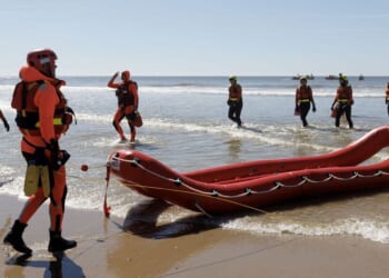 Politics LIVE: Starmer faces migration meltdown as border farce expose | UK | News