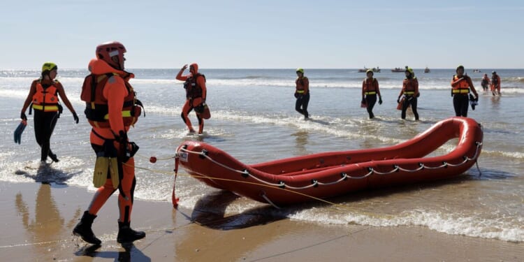 Politics LIVE: Starmer faces migration meltdown as border farce expose | UK | News
