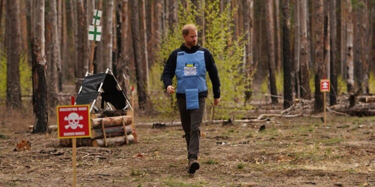 Prince Harry makes historic landmine visit in Ukraine | Royal | News