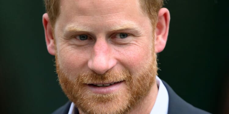 Prince Harry spotted with celeb pal on ski trip with Prince Archie and Princess Lilibet | Royal | News