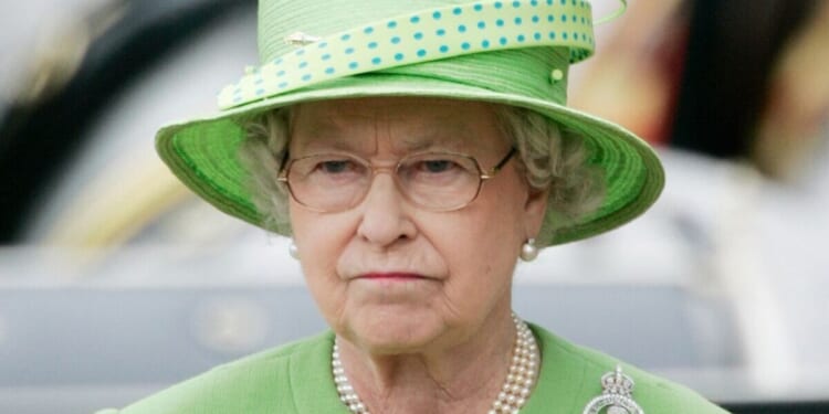 Queen Elizabeth left ‘absolutely furious’ over tragic royal event | Royal | News