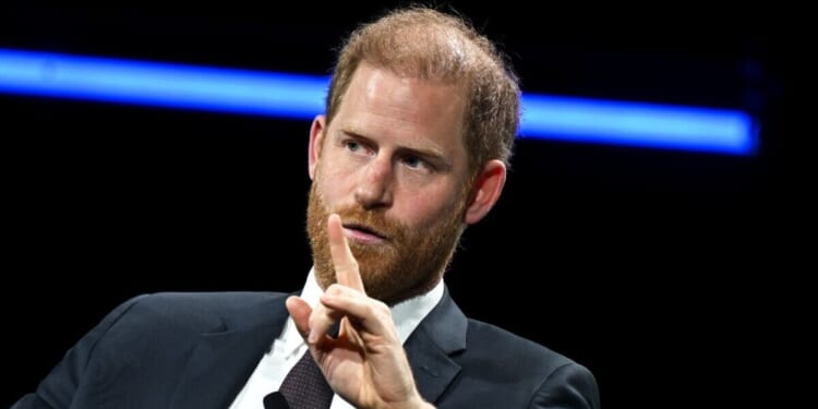 Royal Family LIVE: Prince Harry ‘shared intimate texts with journalist' court bombshell | Royal | News