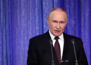 Russia fumes it will 'sink Royal Navy ships' as 'incompetent' Starmer to spark revolution | World | News