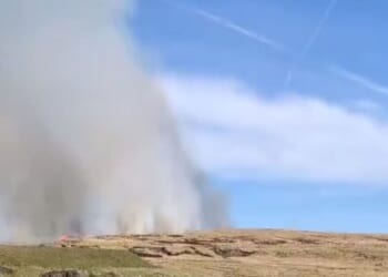 Saddleworth Moor fire RECAP: Smoke seen for miles as 'keep windows closed' warning issued | UK | News