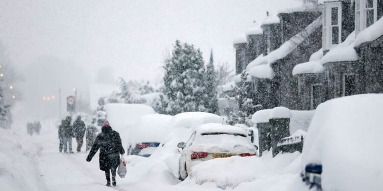 Storm Dave LIVE: Met Office forecasts snow in 7 areas amid Easter Weekend 2026 warnings | Weather | News
