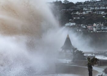 Storm Dave high winds cause road closure as drivers warned over gales | UK | News