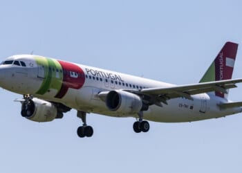 TAP Air Portugal flight forced to return to Gatwick Airport after 'fire in overhead bin' | World | News