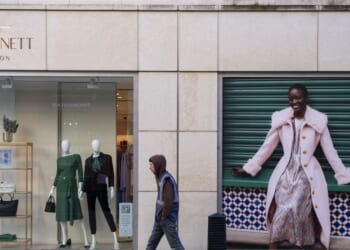 UK fashion brand closes all shops after plunging into administration | UK | News