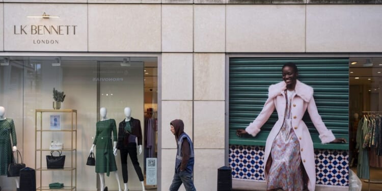 UK fashion brand closes all shops after plunging into administration | UK | News