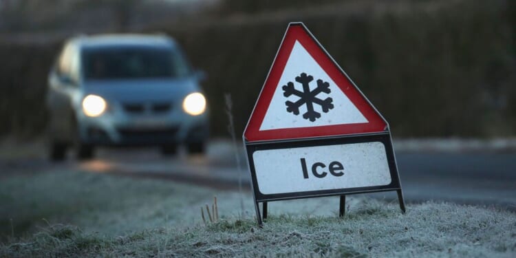 UK weather maps turn icy blue for -1C freeze after three-day 'mini heatwave' | Weather | News