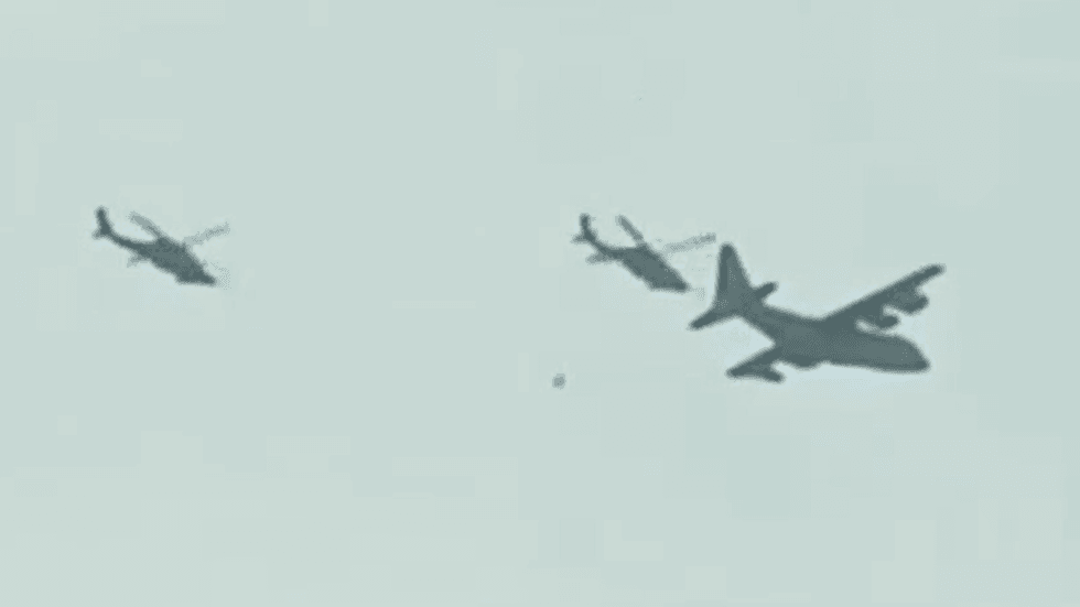 US forces refuel mid-air over Iran