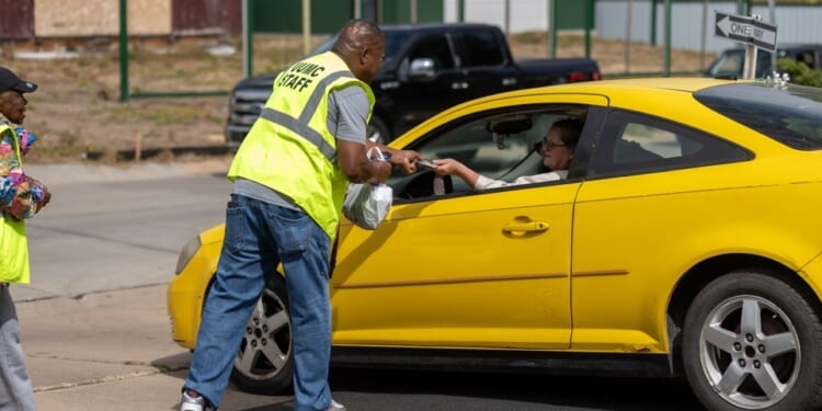 ‘Make the Gospel visible’: Kansas church gives away $4K in free gas cards to commuters