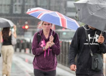 Met Office forecast shows 20 counties drenched by rain on Bank Holiday | UK | News