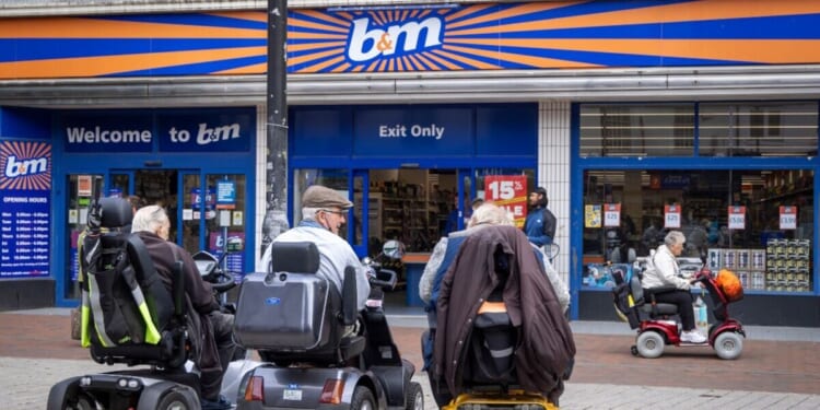 B&M announces 13,000 sq ft mega store in old Debenhams | UK | News