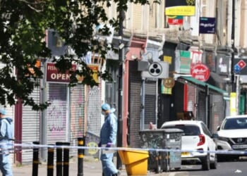Brixton shooting LIVE: London chaos as 4 people injured with alleged shooter on loose | UK | News