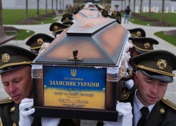 Former RAF pilot distributes waterproof Bibles to Ukrainian troops