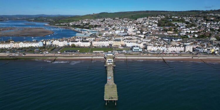 Huge boost for famous UK seaside town as new 36-metre tourist attraction opens | UK | News