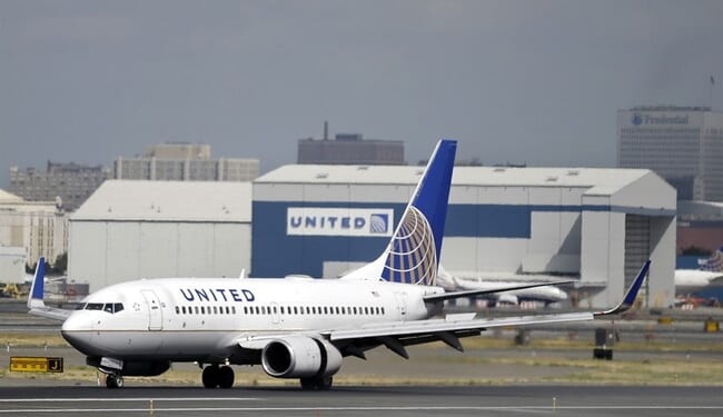 Wild Video Captures Plane Striking Bakery Truck During Newark Landing – RedState